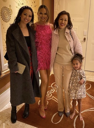 Tina Teigen with her mother and sister.